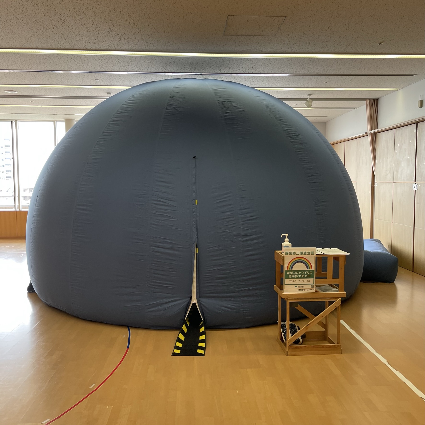 天井高3.3mの部屋でのドームの様子(5m) 天井高3.3mの部屋でのドームの様子(5m)
