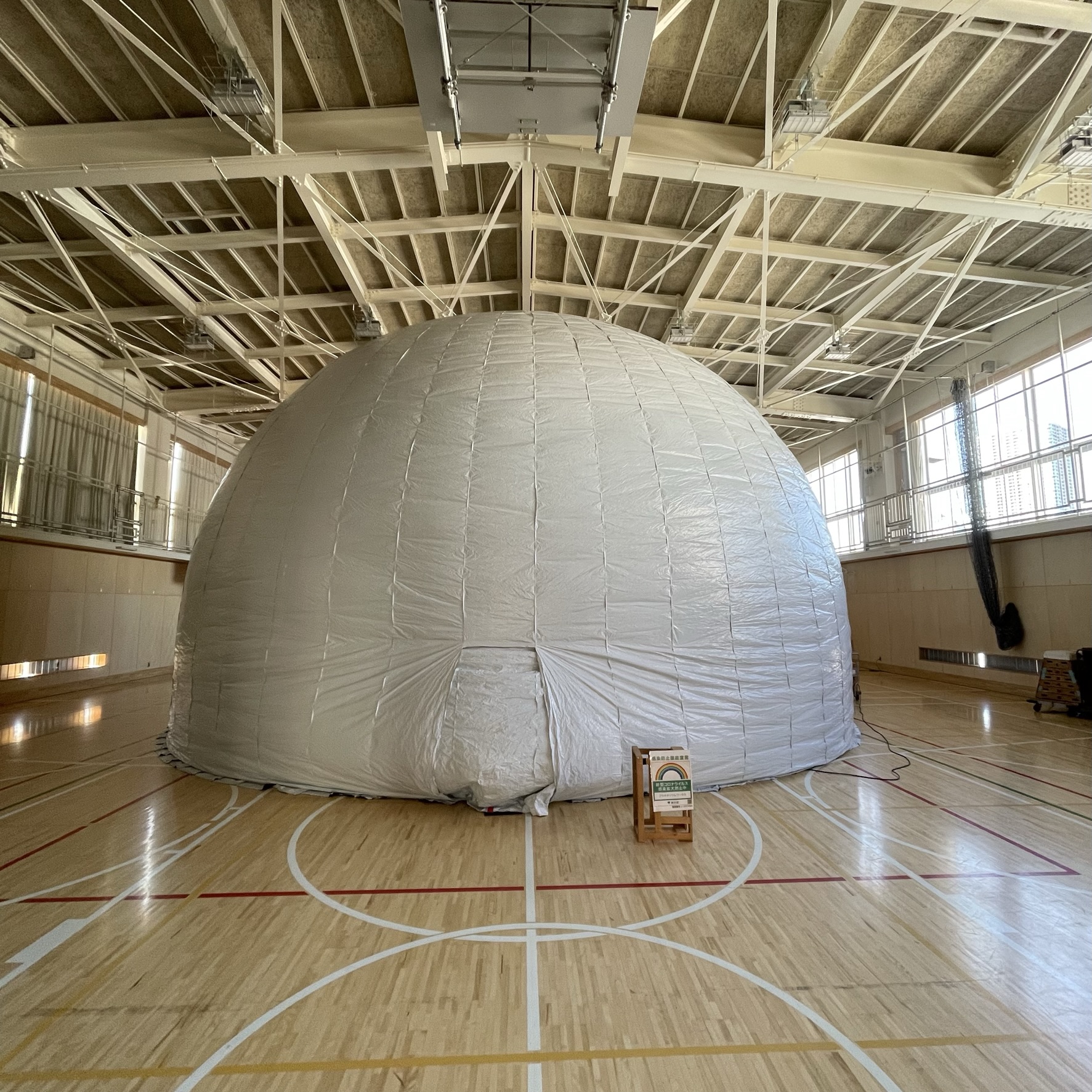 体育館にてドーム外観(10m) 体育館にてドーム外観(10m)